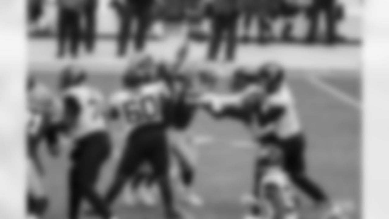 DL Dean Lowry