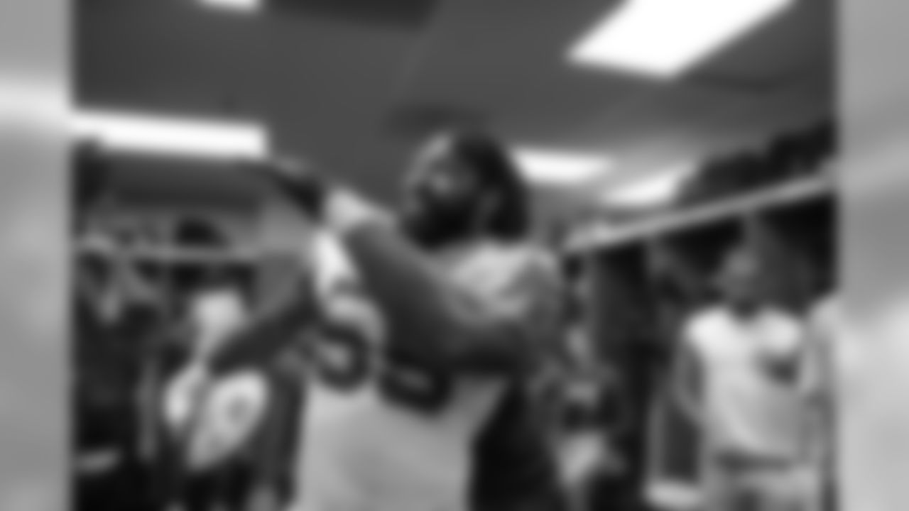 191028-locker-room-pass-4