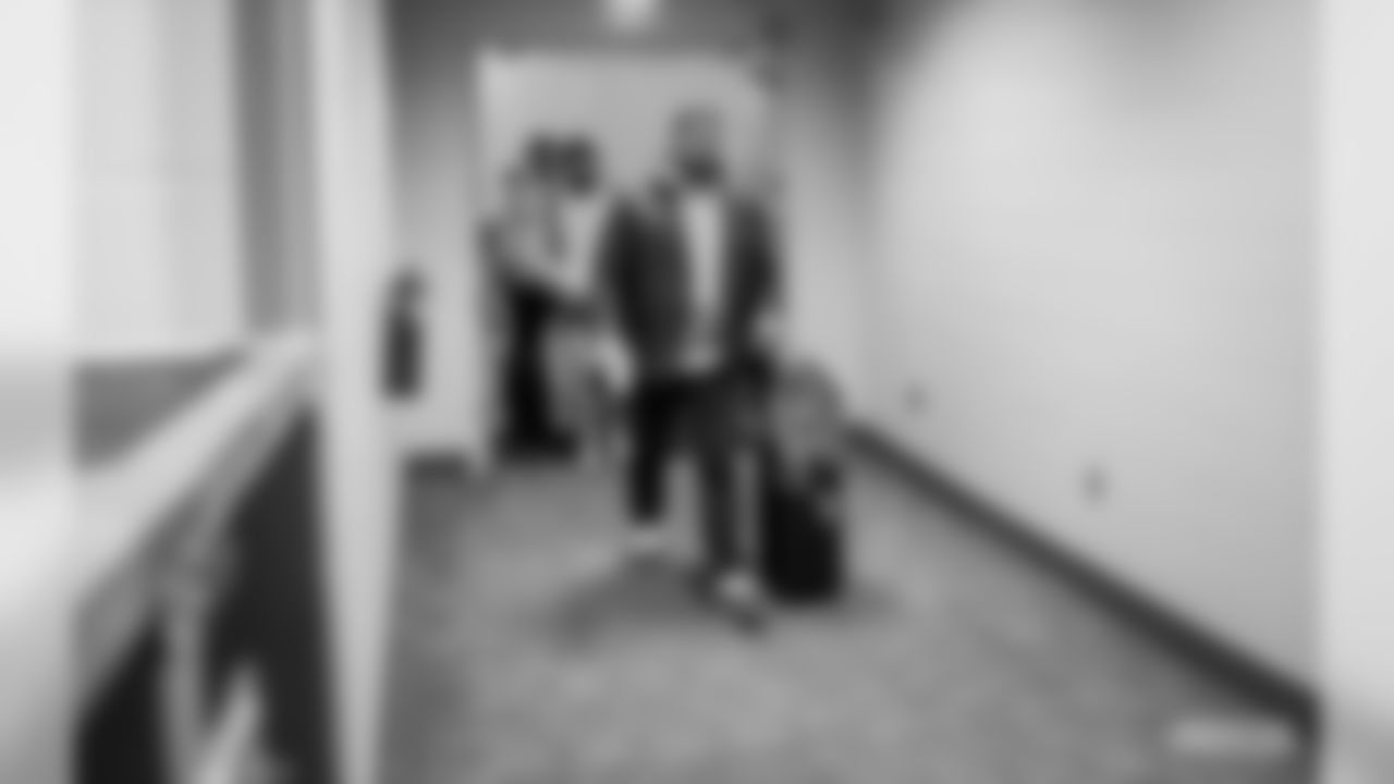 191201-packers-arrive-NYG-1-bobber-16
