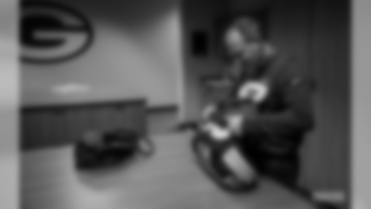 200112-locker-room-bobber-WM-5