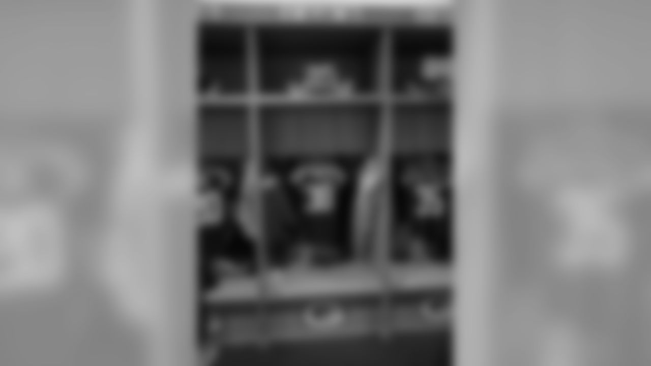 180809-packers-locker-room-bobber-21