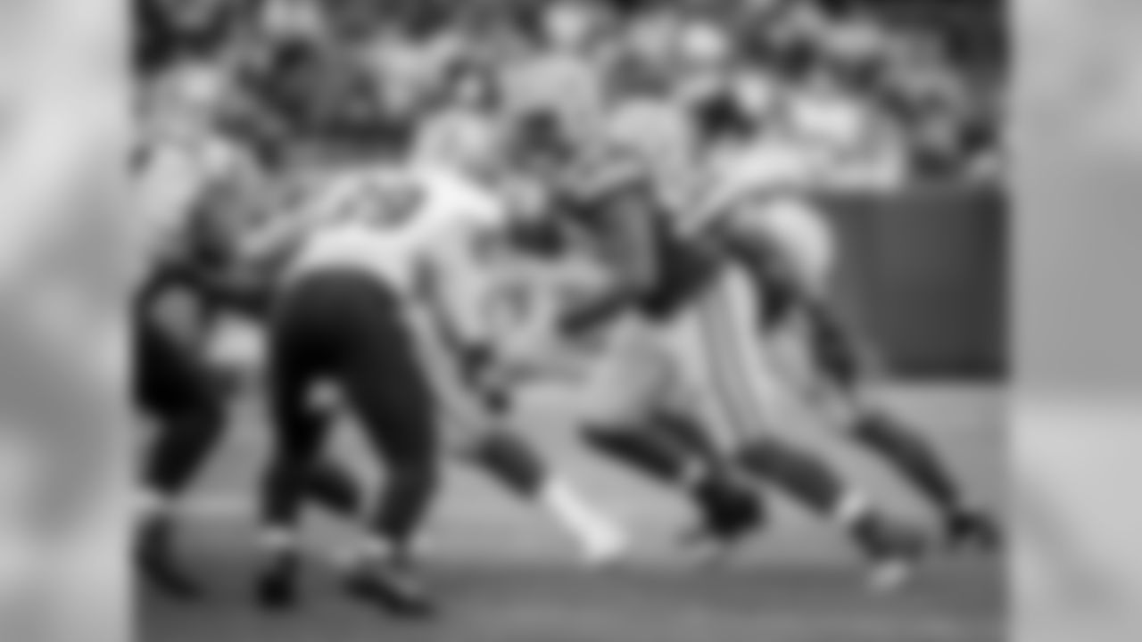 98 — LB Chris Odom