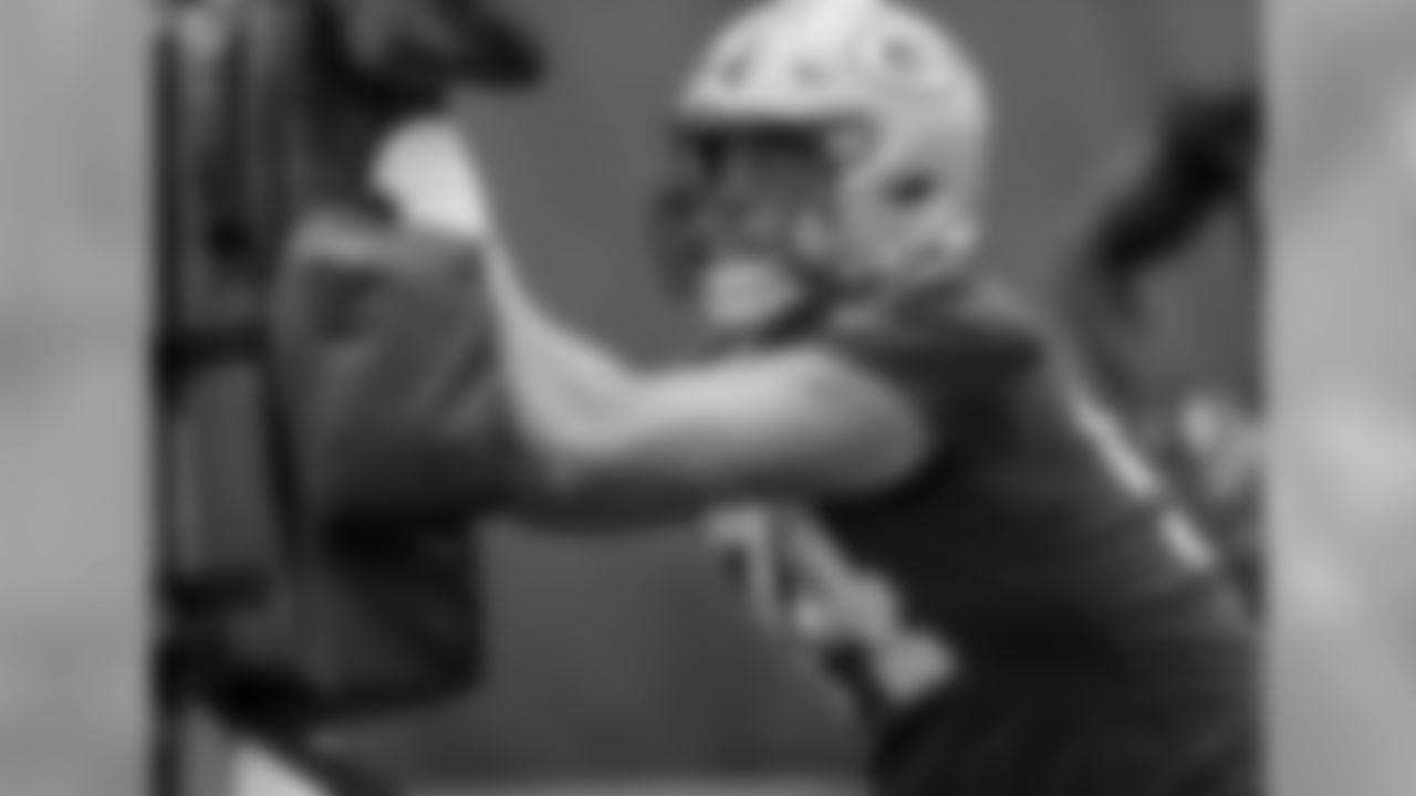 DL Dean Lowry