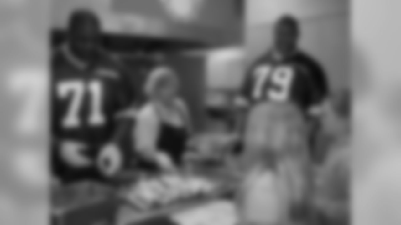 Barry And Whitticker Visit Local Elementary School
