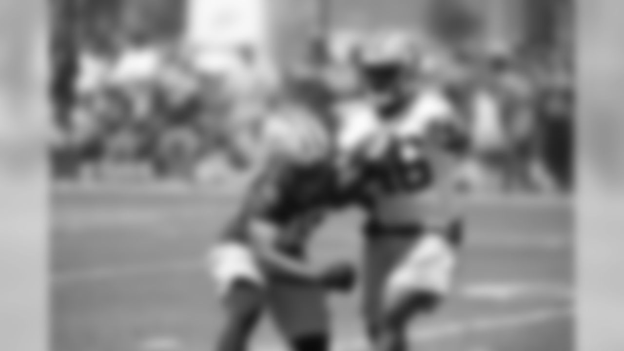 RB Alonzo Harris (#46) and LB Joe Thomas (#48)