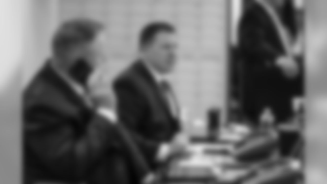 190425-draft-room-10