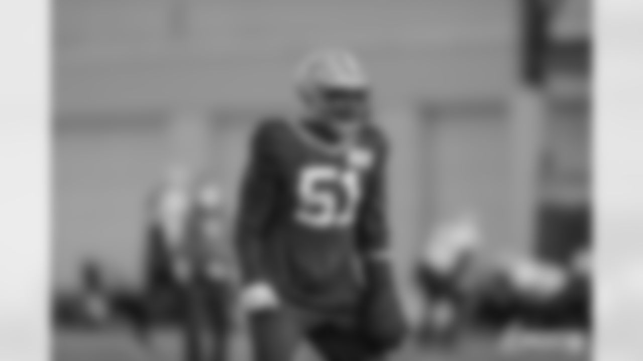 LB Krys Barnes