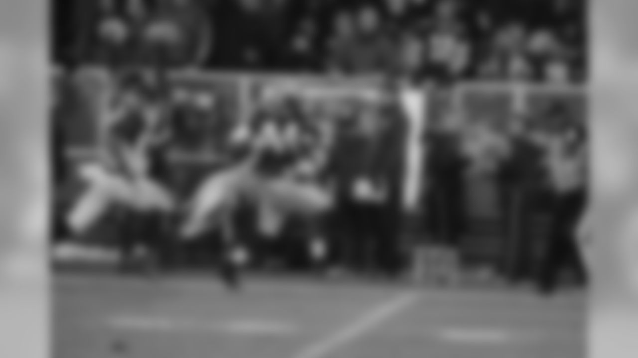 James Starks ran for 41 yards with 1:51 remaining in the fourth quarter to help fight off a second-half rally by the Falcons. The Packers won 43-37 and remained one game ahead of the Lions in the NFC North title race.