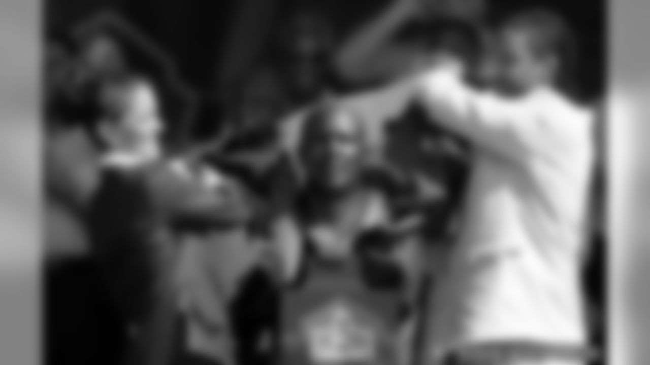 Reggie White Leads Inductees Into NFL Hall