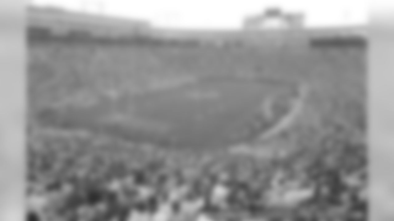 Packers-Bills Square Off For 'Family Night'
