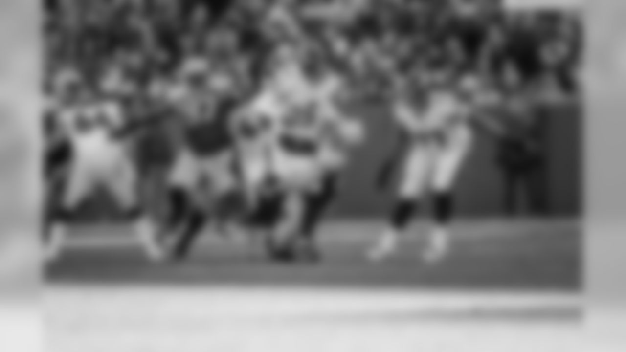 He was named to the watch lists for the Bednarik Award, the Butkus Award, the Nagurski Trophy and the Lombardi Award.