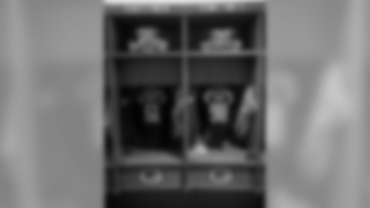 180809-packers-locker-room-bobber-4