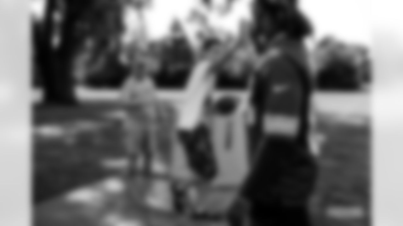 220913-football-outreach-gallery-2560029