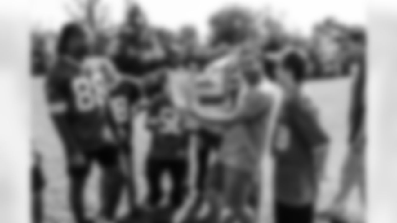 220913-football-outreach-gallery-2560074