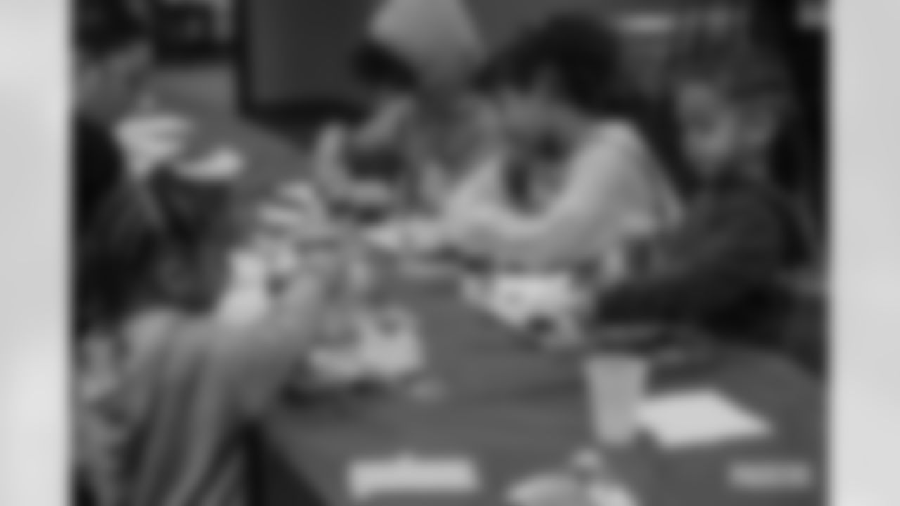 221123-thanksgiving-meal-2560032