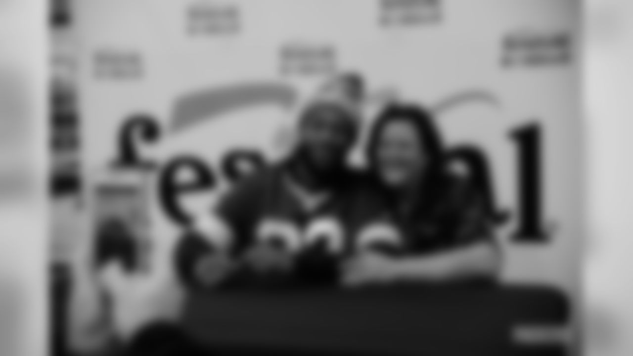 191030-aaron-jones-event-28