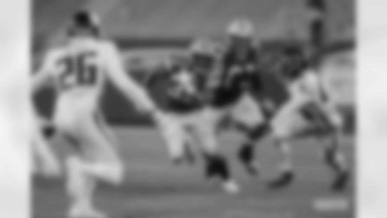 RB Aaron Jones