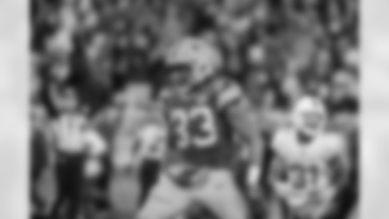 RB Aaron Jones