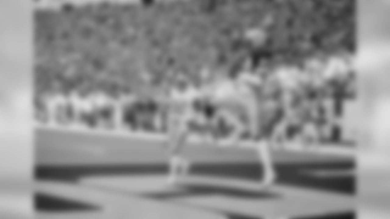 Jan. 16, 1983 - Packers WR James Lofton (80) catches a touchdown pass from QB Lynn Dickey during second-quarter action in Irving, Texas, on Jan. 16, 1983. The score gave the Packers their first touchdown of the second-round playoff game. The Cowboys defender is CB Dennis Thurman (32).