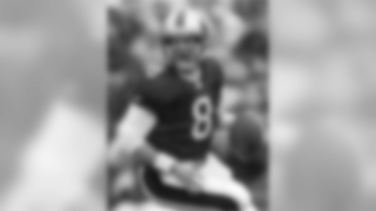 San Francisco 49ers quarterback Steve Young drops back looking for room to pass during the opening minutes.