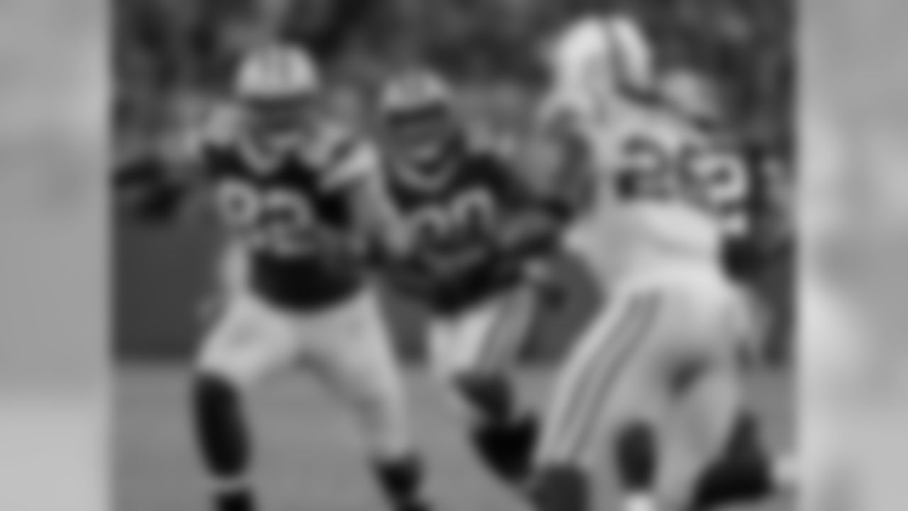 Played in 15 games during the 2016 regular season, recording 77 carries for 457 yards (5.9 avg) and 3 TDs. Also caught 44 passes for 348 yards.