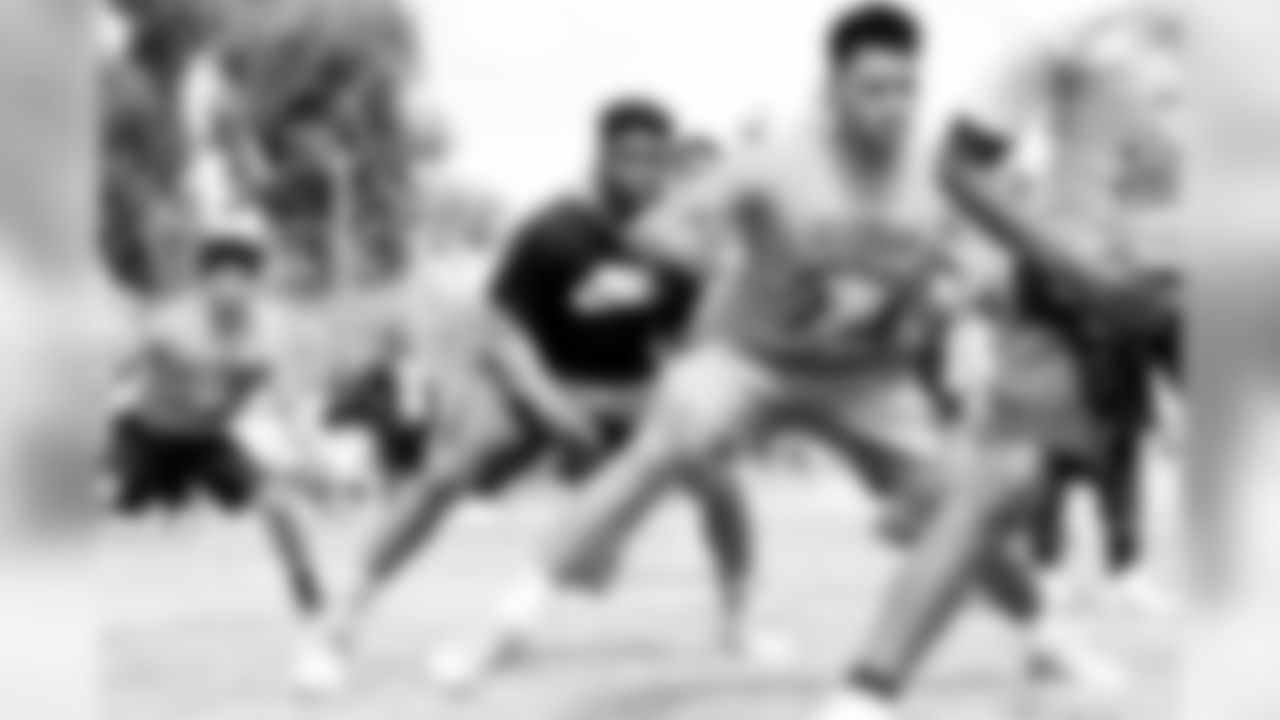 180619-marcedes-lewis-football-camp-19