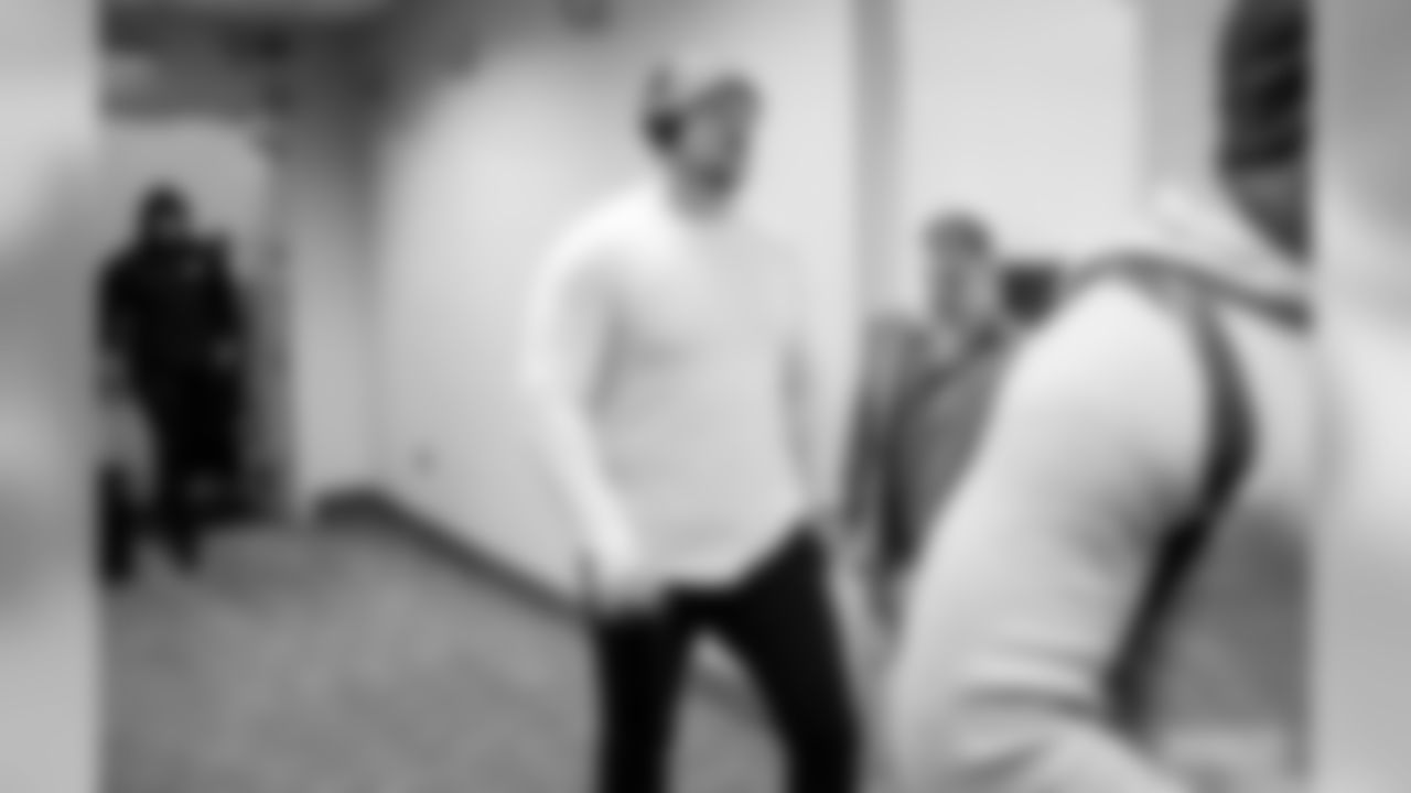 191201-packers-arrive-NYG-1-bobber-18