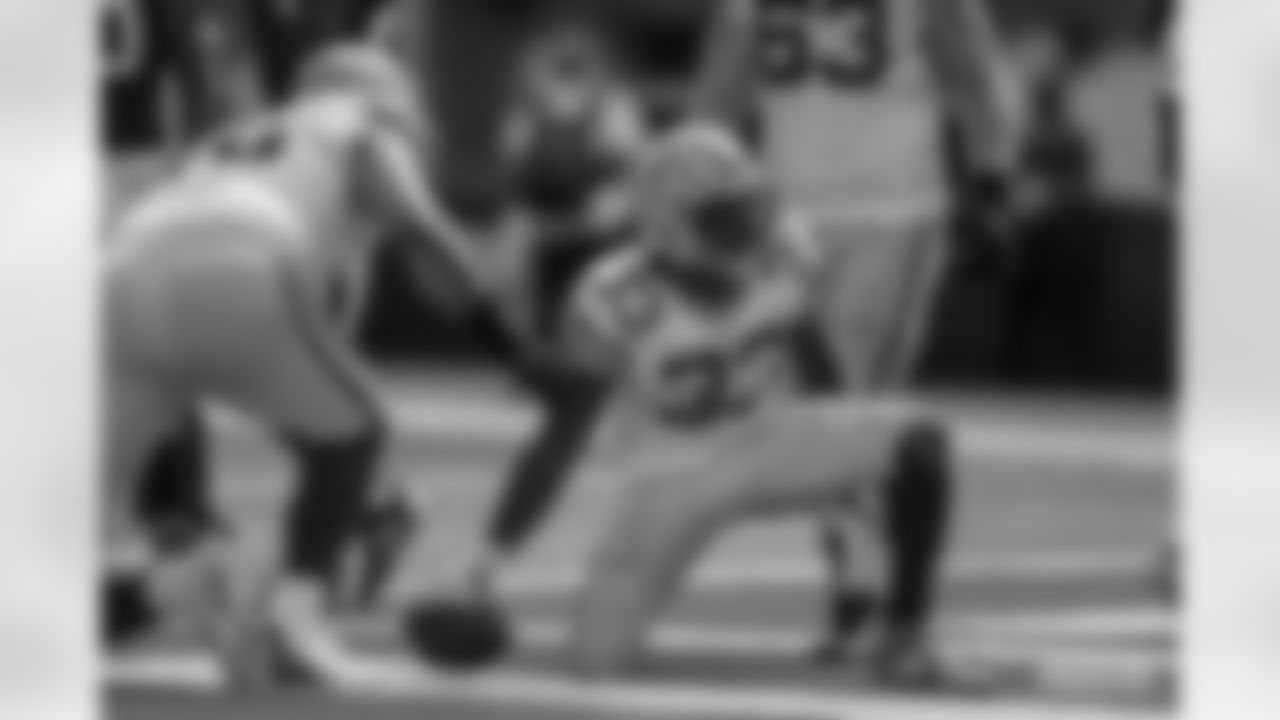 RB Aaron Jones