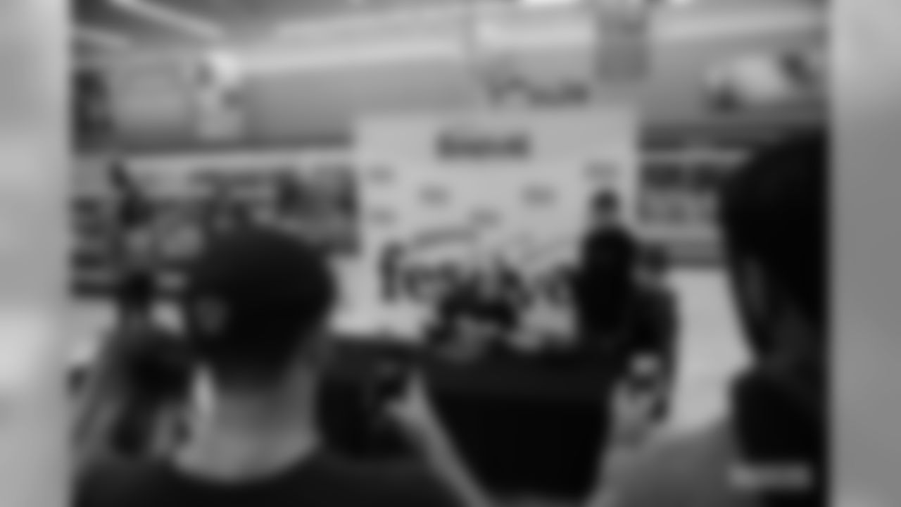 191030-aaron-jones-event-19
