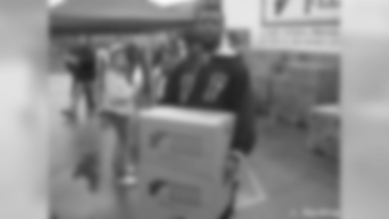 Ahman Green Teams With 'Feed The Children'