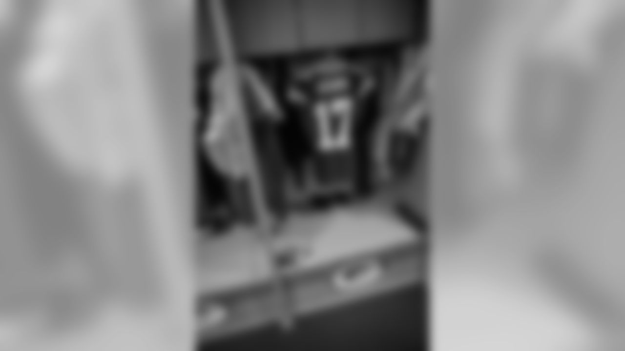 181111-locker-room-bobber-24