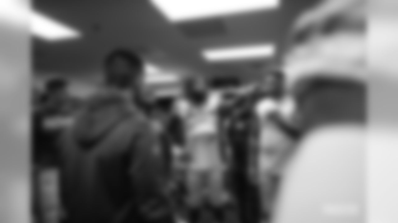 191028-locker-room-pass-16