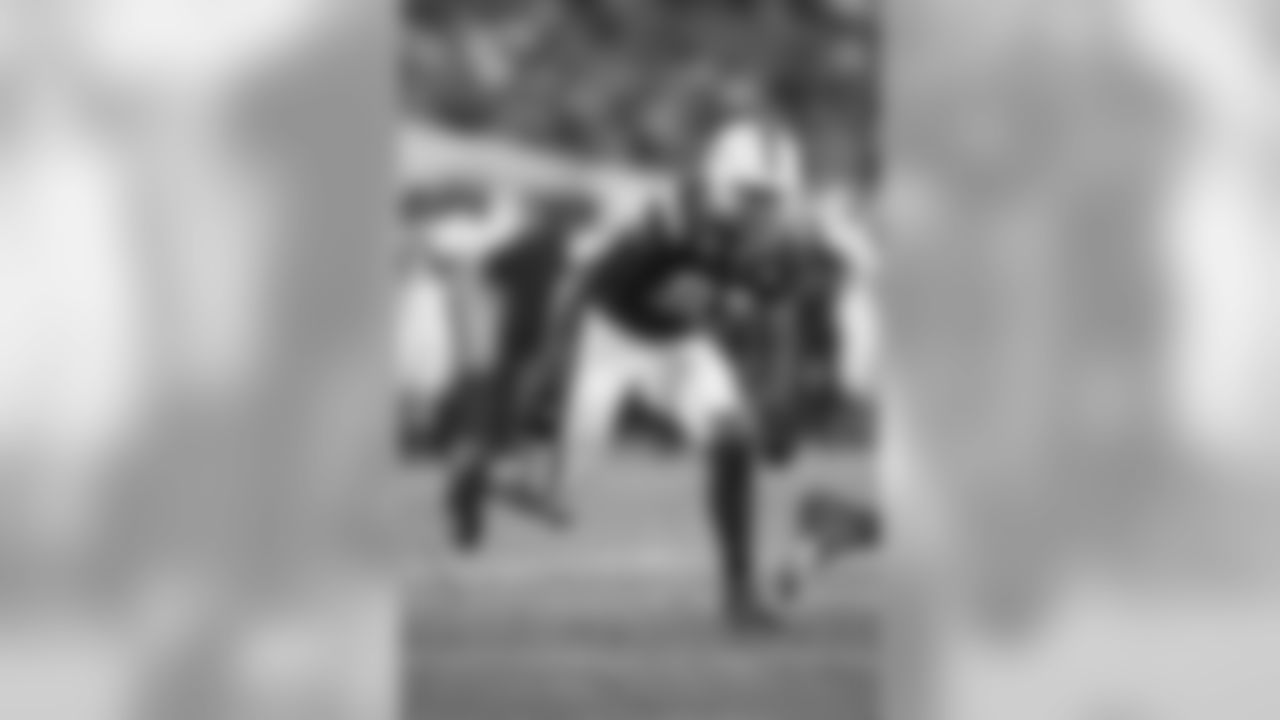 LB Jonathan Garvin