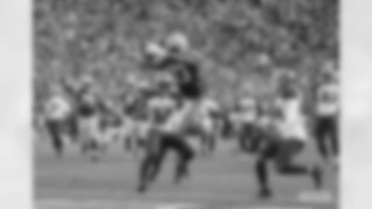RB Aaron Jones