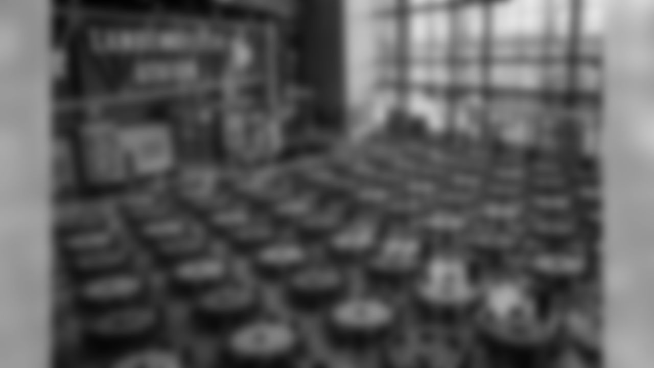 181121-thanksgiving-prep-melton-16
