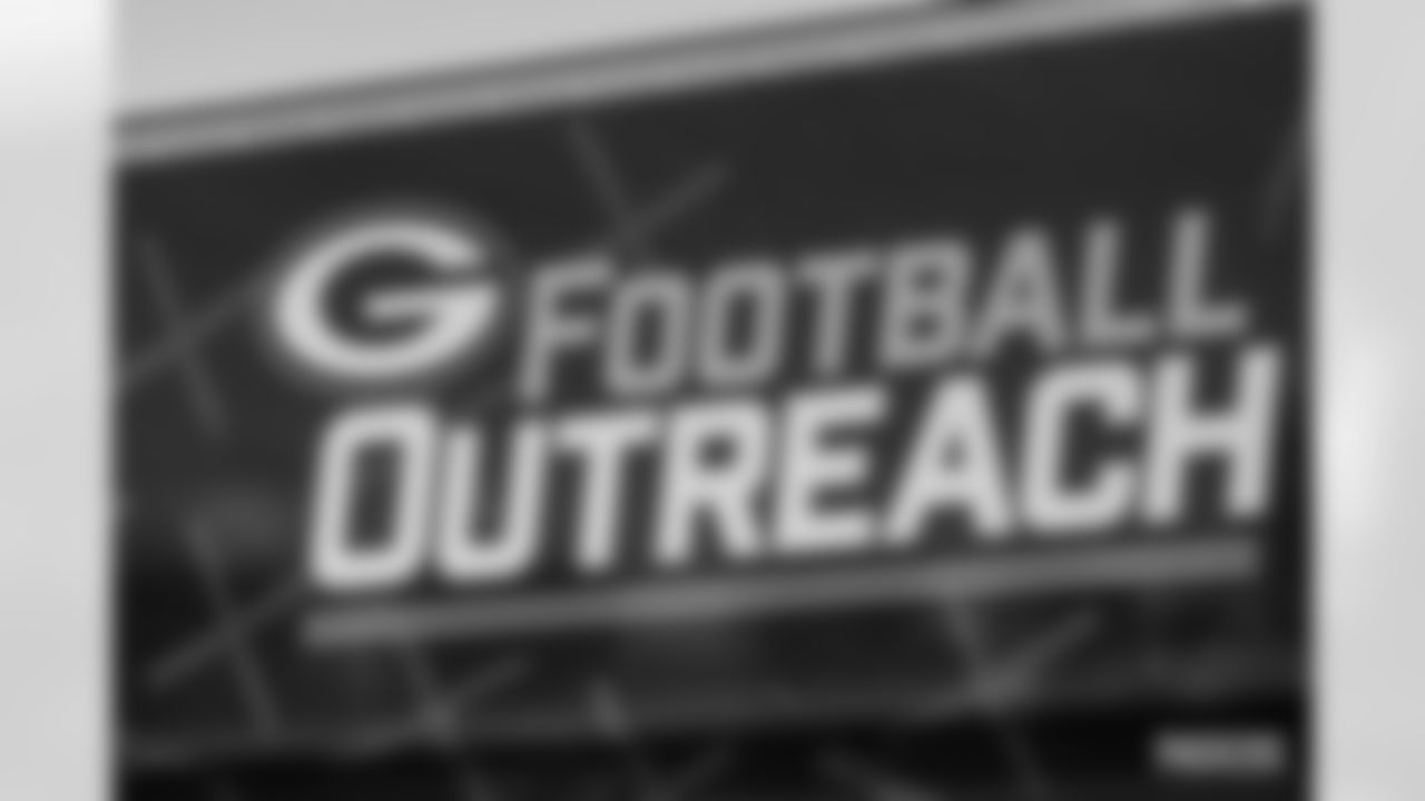 220913-football-outreach-gallery-2560006
