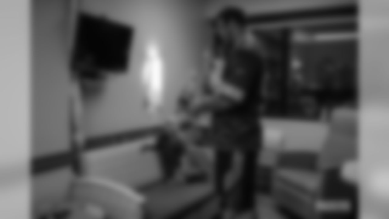 191001-players-visit-hospital-14