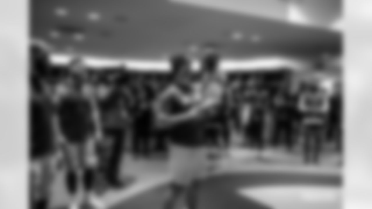 221220-locker-room-EA-2560028