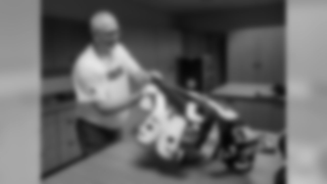 181015-packers-locker-room-bobber-22