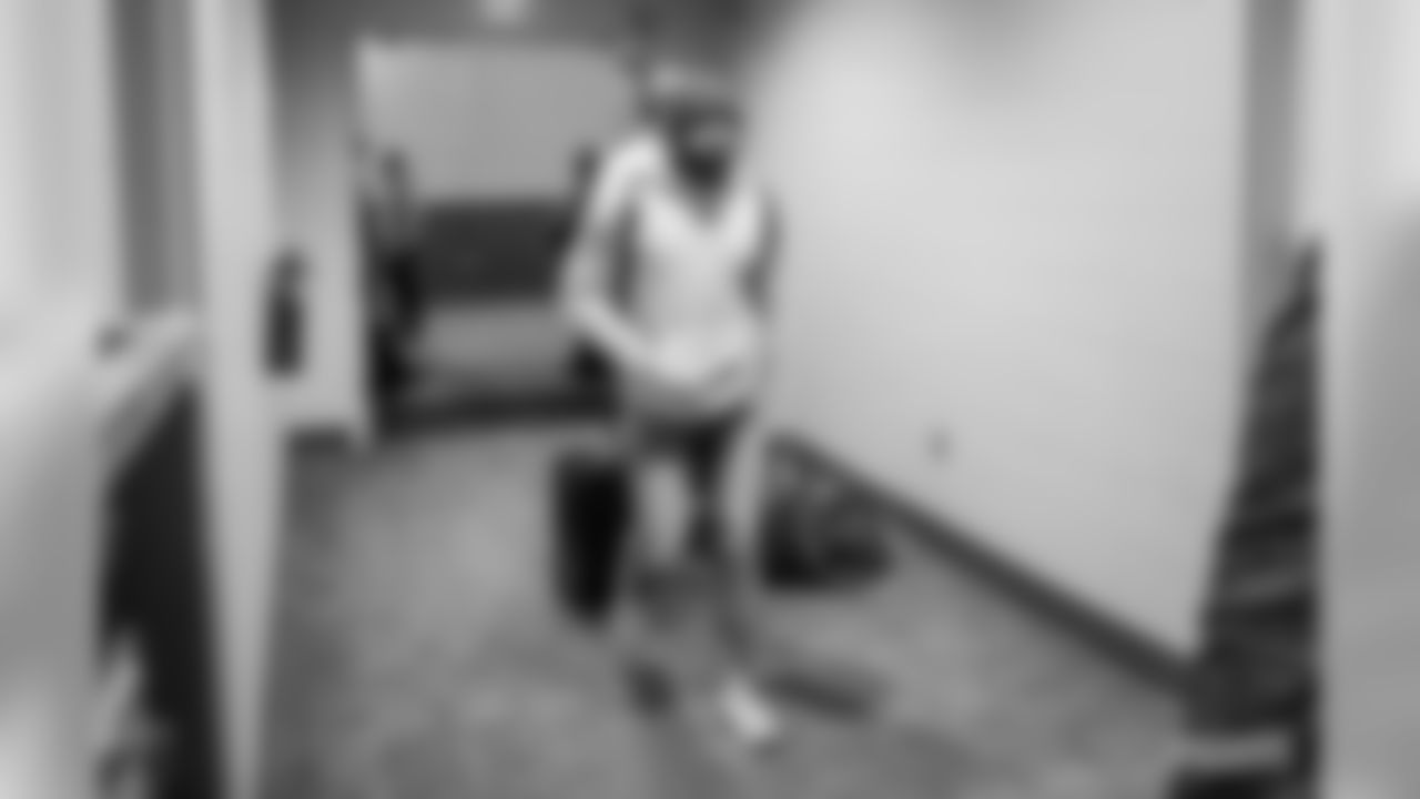 191201-packers-arrive-NYG-1-bobber-17