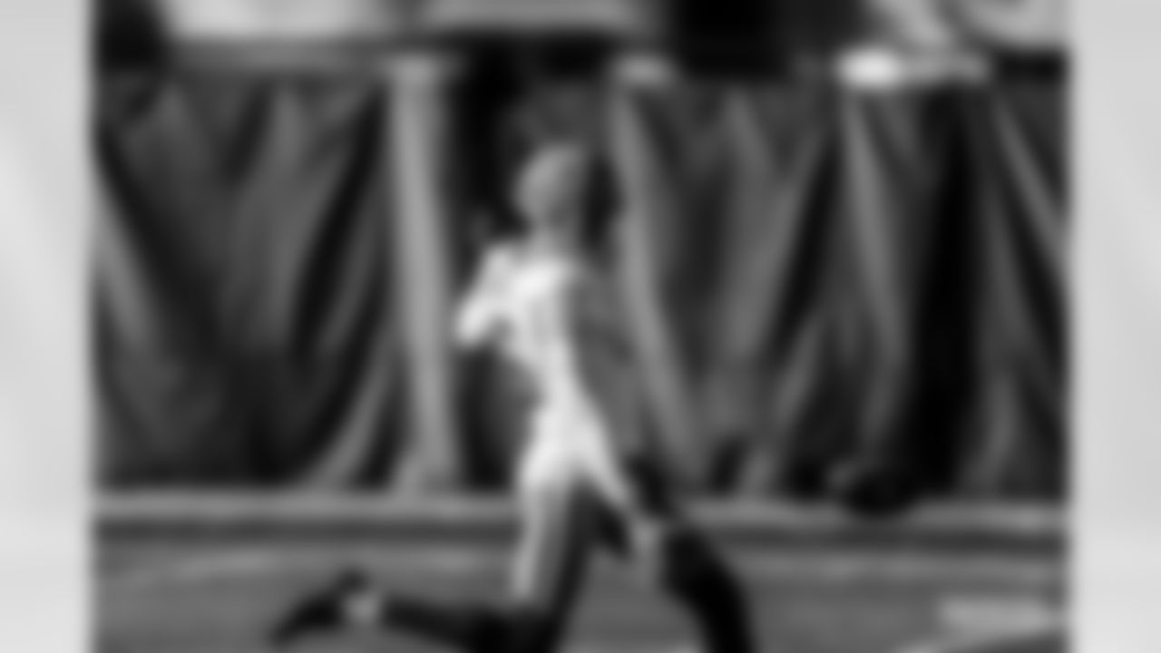 221125-evan-gallery-2560004