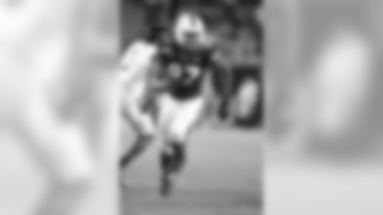 LB Jonathan Garvin