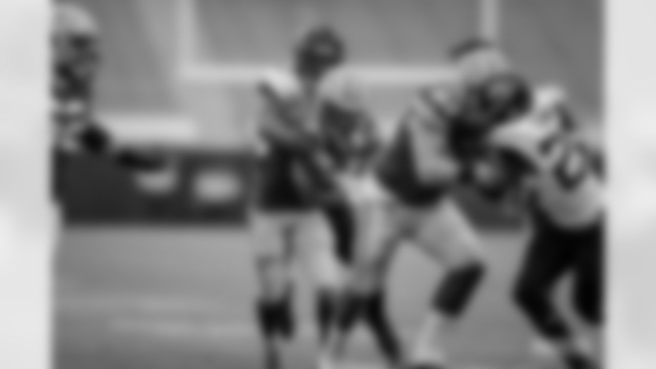 RB Aaron Jones