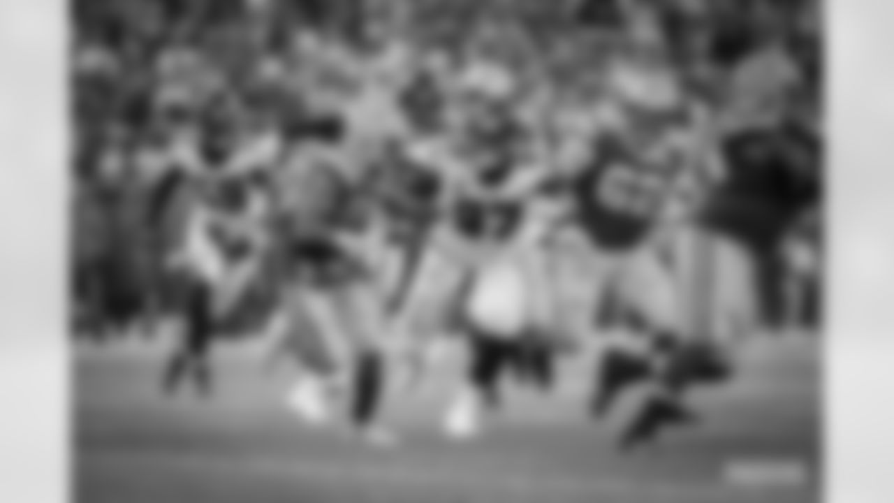 RB Aaron Jones
