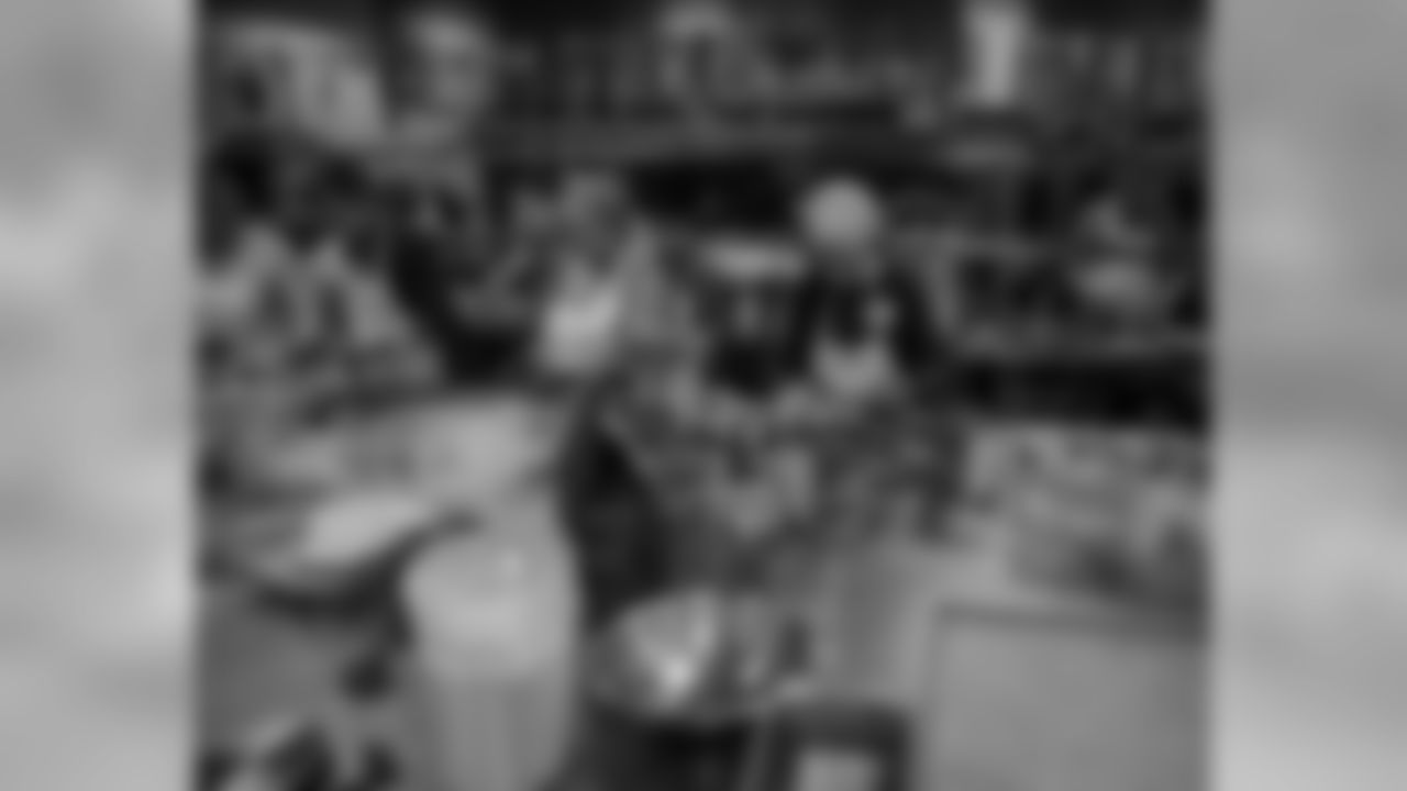 181121-thanksgiving-prep-melton-10