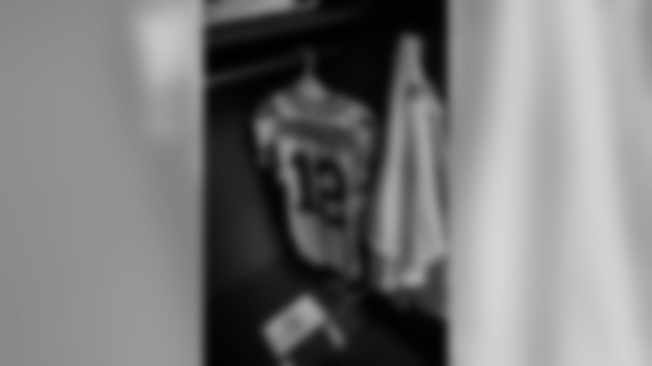 180923-locker-room-fedexfield-bobber-21