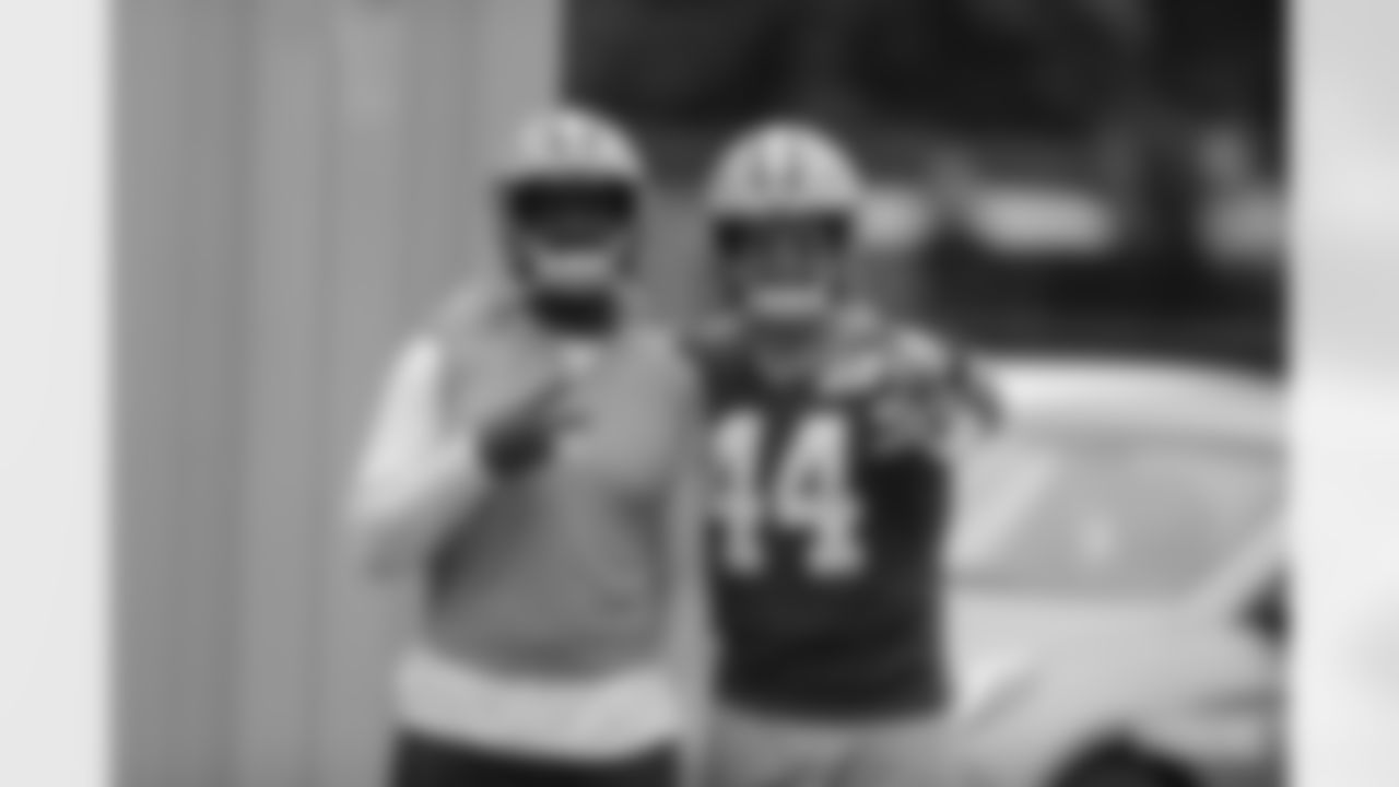 Linebackers Krys Barnes and Ty Summers