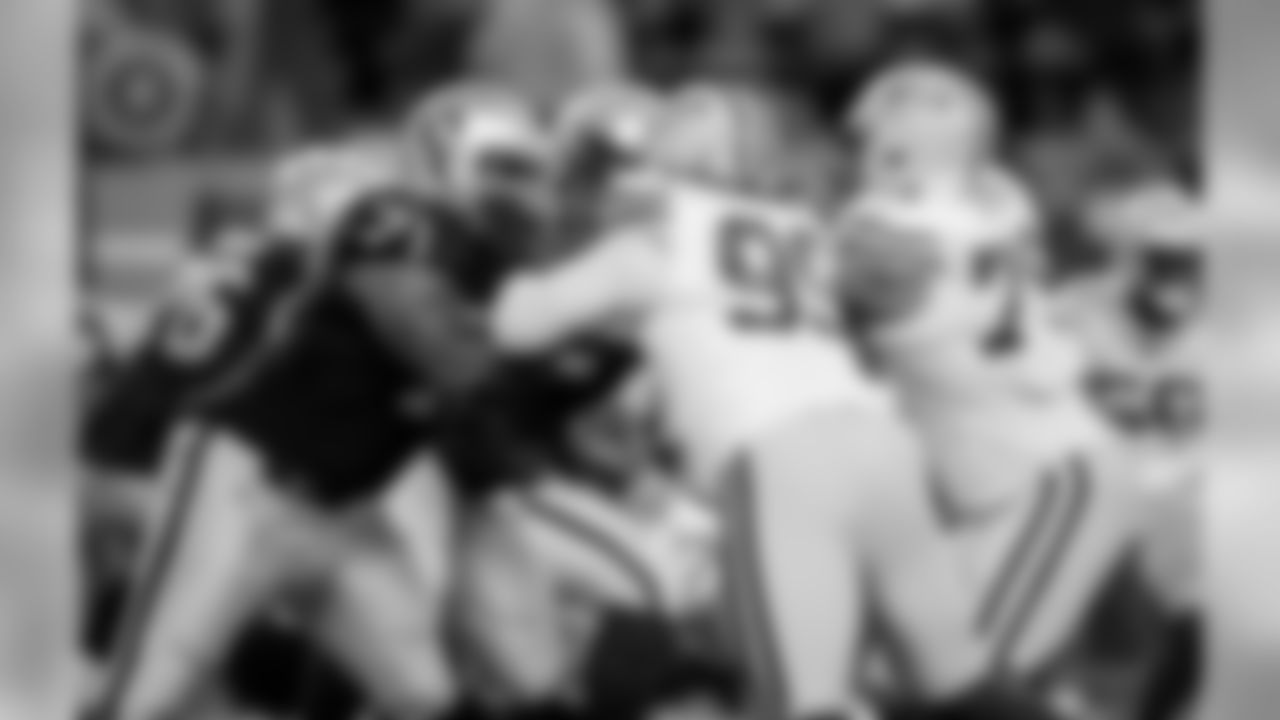 TE James Looney