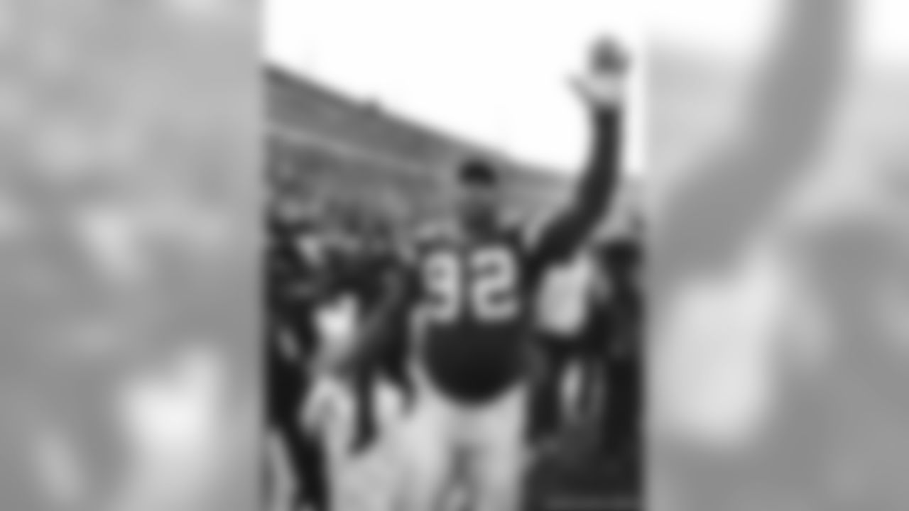 Photo Tribute To Reggie White