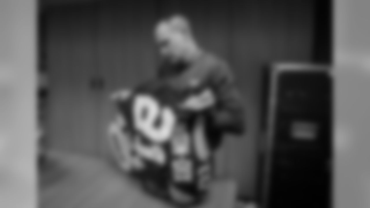 181015-packers-locker-room-bobber-25